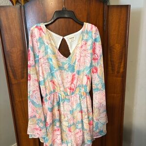 Peach Love California  Floral V-Neck Long Sleeve shorts romper❤️